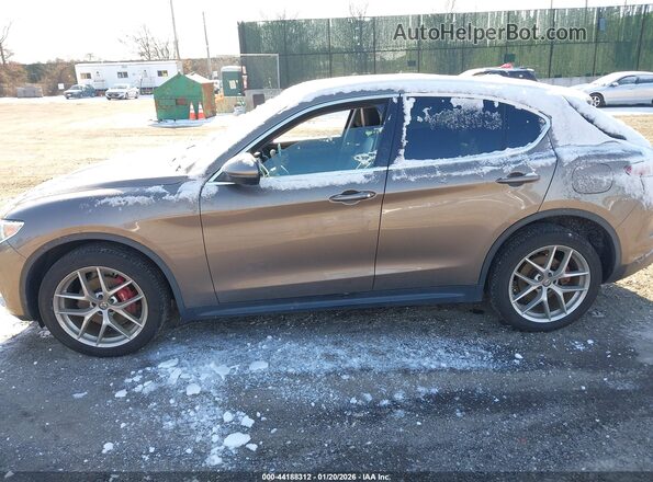 ZASPAKBN1K7C50994 2019 ALFA ROMEO STELVIO Коричневый Панорамный вид салона 360°