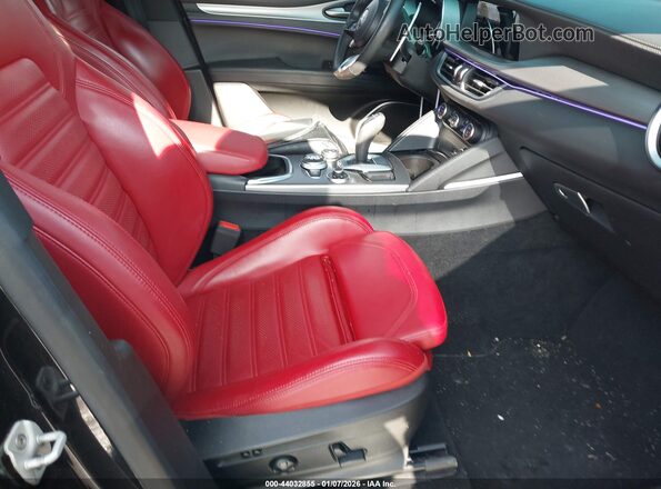 ZASPAKBN2N7D32284 2022 ALFA ROMEO STELVIO Черный Вид салона спереди