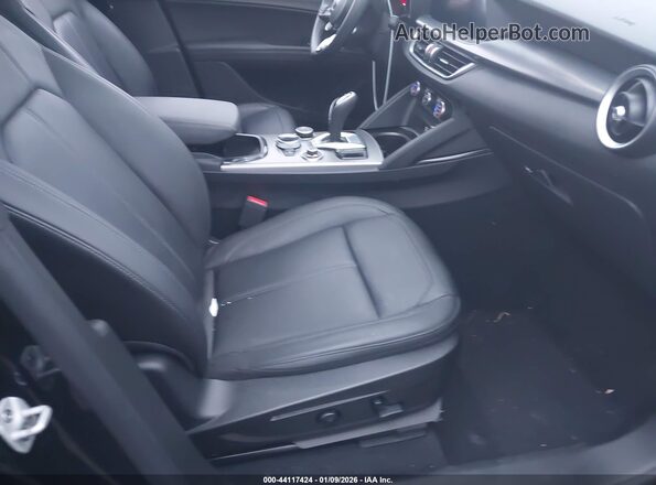 ZASPAKBN3R7D76302 2024 ALFA ROMEO STELVIO Black Вид салону спереду