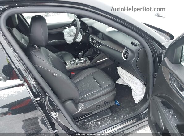 ZASPAKBN4P7D57061 2023 ALFA ROMEO STELVIO Black Вид салону спереду