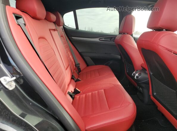 ZASPAKBN7R7D77629 2024 ALFA ROMEO STELVIO Black Widok wnętrza z tyłu
