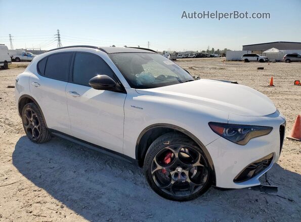 ZASPAKBN7R7D78439 2024 ALFA ROMEO STELVIO White Przód prawy