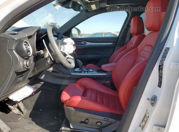 ZASPAKBN7R7D78439 2024 ALFA ROMEO STELVIO White Widok wnętrza z przodu