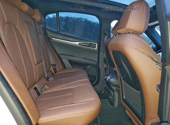 ZASPAKBN7R7D80448 2024 ALFA ROMEO STELVIO White Widok wnętrza z tyłu
