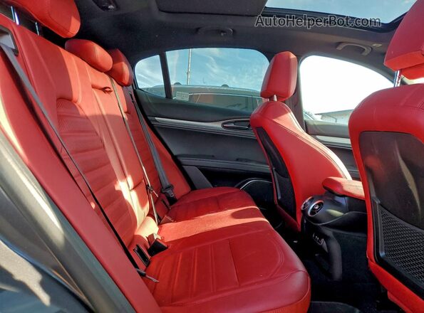 ZASPAKBNXN7D48216 2022 ALFA ROMEO STELVIO Серый Вид задней части салона