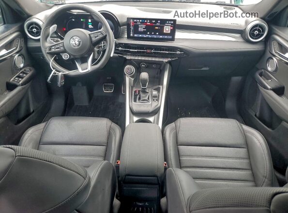 ZASPATDW6R3040109 2024 ALFA ROMEO OTHER Green Widok deski rozdzielczej