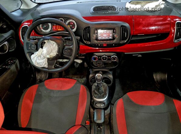 ZFBCFAAH1GZ038416 2016 FIAT 500L Красный Вид панели приборов
