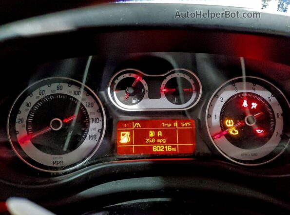 ZFBCFAAH1GZ038416 2016 FIAT 500L Красный Вид щитка приборов