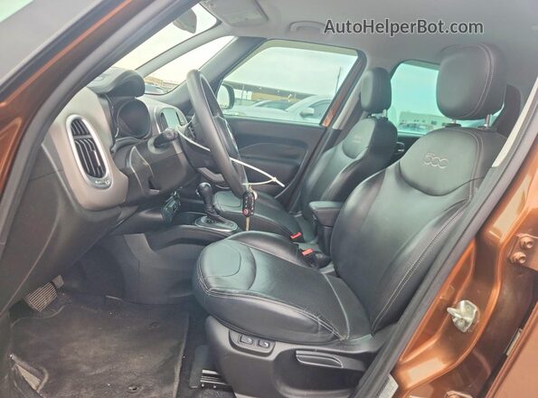 ZFBCFACH8JZ040765 2018 FIAT 500L Brown Vista interior delantera