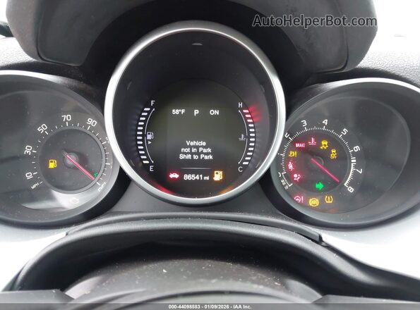 ZFBCFXAB9JP715682 2018 FIAT 500X Серебряный Вид задних сидений