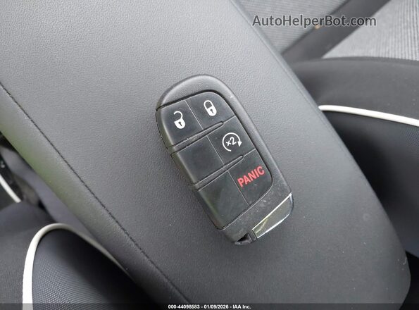ZFBCFXAB9JP715682 2018 FIAT 500X Серебряный Вид панели приборов