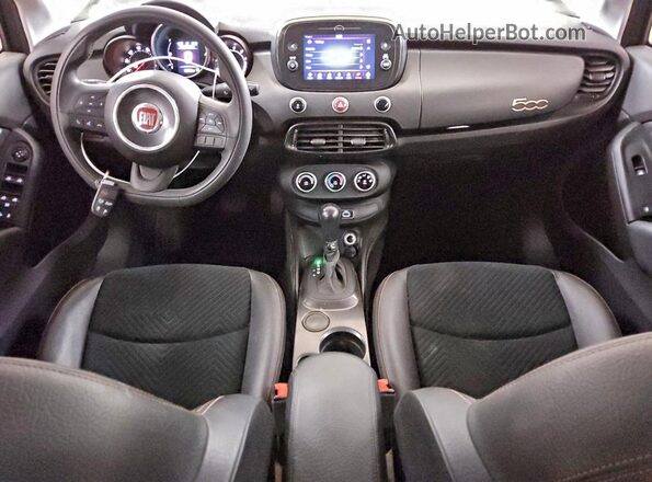 ZFBCFXCB2JP657394 2018 FIAT 500X Gray Vista del salpicadero