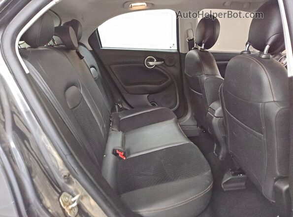 ZFBCFXCB2JP657394 2018 FIAT 500X Gray Vista interior trasera