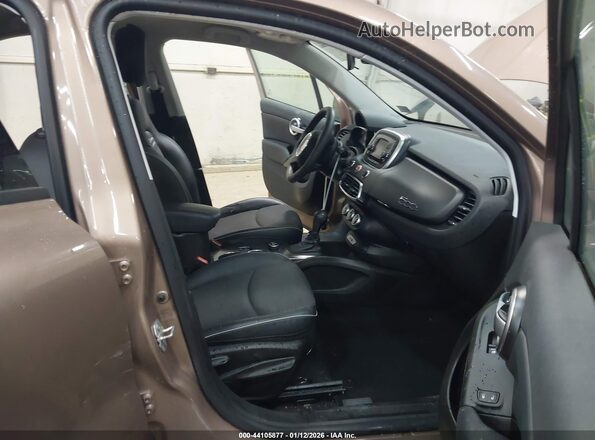 ZFBCFYCB8HP614520 2017 FIAT 500X Champagne Вид салона спереди