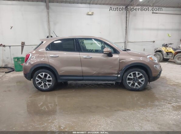 ZFBCFYCB8HP614520 2017 FIAT 500X Champagne Вид задней части салона