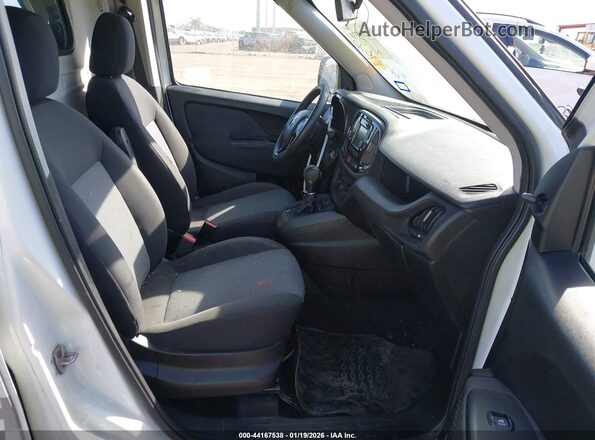 ZFBERFAT2G6B13792 2016 RAM PROMASTER CITY Белый Вид салона спереди
