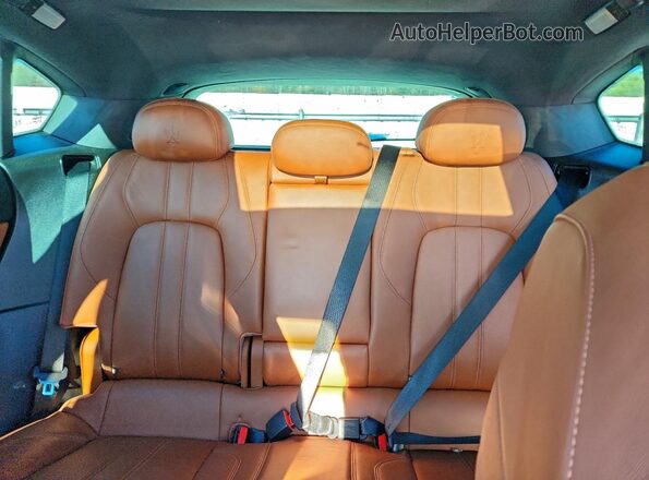 ZN661XUS3JX275817 2018 MASERATI LEVANTE Белый Вид задних сидений