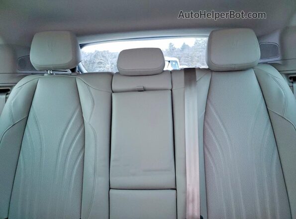 ZN682AVA8P7437426 2023 MASERATI GRECALE White Вид задніх сидінь