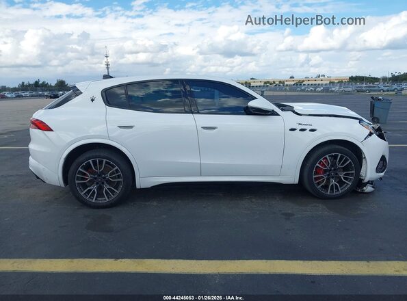 ZN682AVM5P7429147 2023 MASERATI GRECALE White Rear interior view