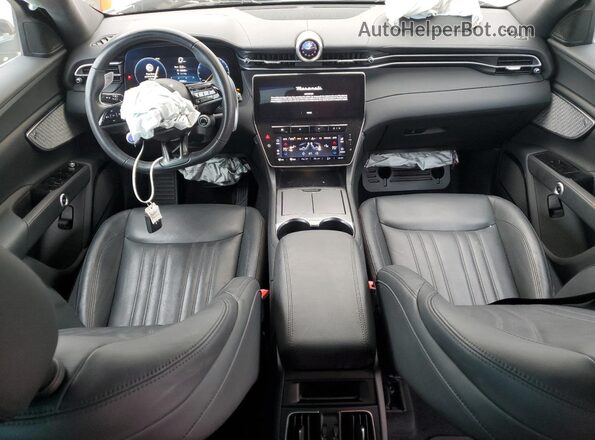 ZN6PMDAA5R7450280 2024 MASERATI GRECALE Серебряный Вид панели приборов