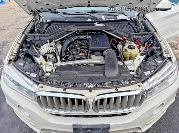 5UXKR0C52J0Y02782 2018 BMW X5 Белый Вид панели приборов