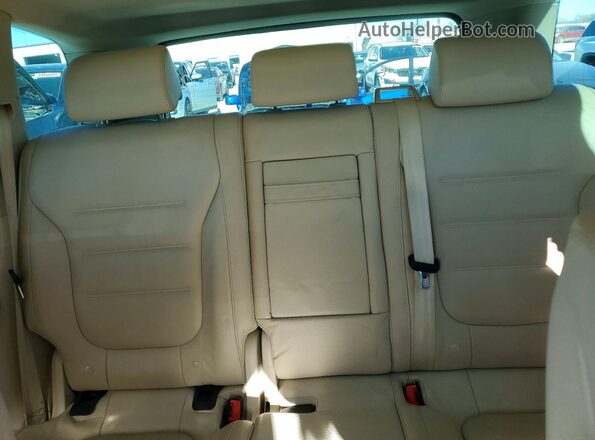 WVGEP9BP8GD002495 2016 VOLKSWAGEN TOUAREG Белый Вид задней части салона
