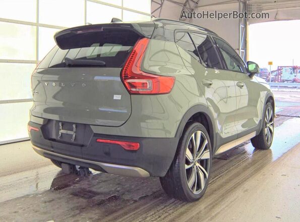 YV4ED3UB1N2758705 2022 VOLVO XC40 Серый Вид спереди