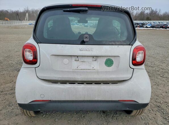 WMEFJ5DA2HK170997 2017 SMART FORTWO White Front interior view