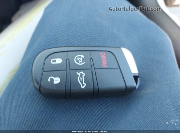 1C3CCCAB3HN500601 2017 CHRYSLER 200 Белый Вид панели приборов