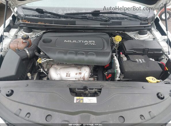 1C3CCCAB9GN149028 2016 CHRYSLER 200 Белый Вид сзади