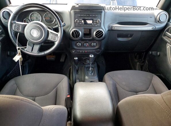 1C4BJWDG2HL536460 2017 JEEP WRANGLER Черный Вид панели приборов
