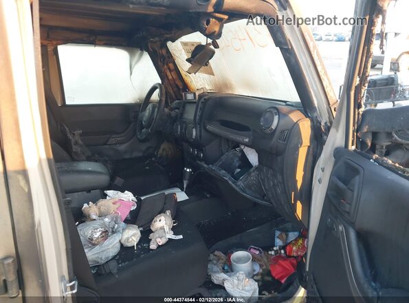 1C4BJWDG8GL316349 2016 JEEP WRANGLER UNLIMITED Желто-коричневый Вид салона спереди