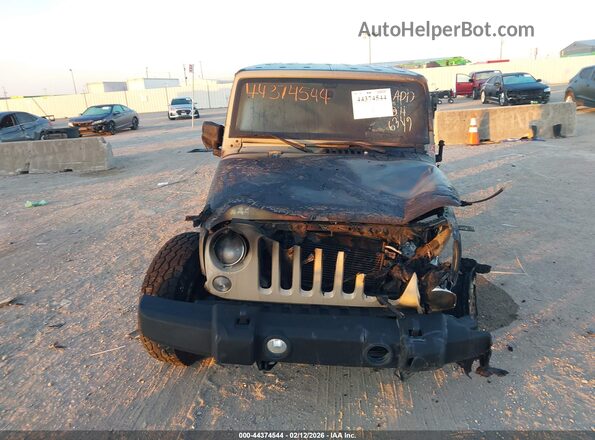 1C4BJWDG8GL316349 2016 JEEP WRANGLER UNLIMITED Желто-коричневый Вид панели приборов