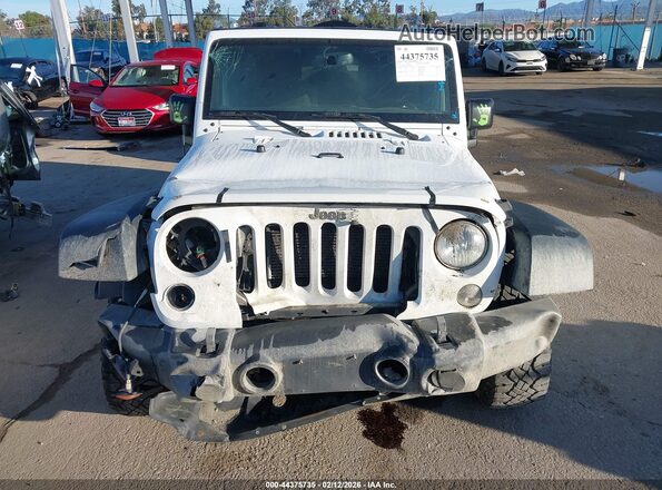 1C4BJWDG9GL196948 2016 JEEP WRANGLER UNLIMITED Белый Вид щитка приборов