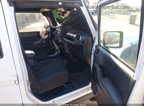 1C4BJWDG9GL196948 2016 JEEP WRANGLER UNLIMITED Белый Вид салона спереди