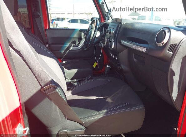 1C4BJWEG4JL935682 2018 JEEP WRANGLER Красный Вид салона спереди