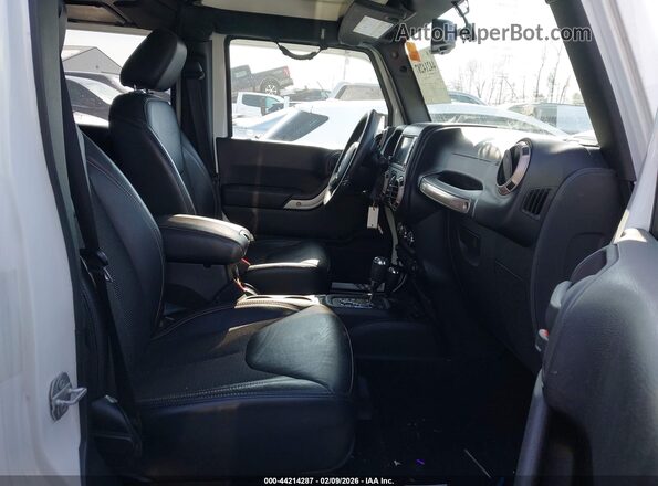 1C4BJWEG8GL336924 2016 JEEP WRANGLER UNLIMITED Белый Вид салона спереди