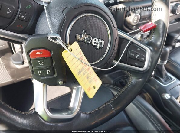 1C4HJXEG1KW511554 2019 JEEP WRANGLER UNLIMITED Белый Вид панели приборов