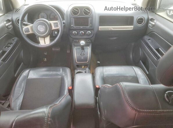 1C4NJCBB2GD726979 2016 JEEP COMPASS Белый Вид панели приборов