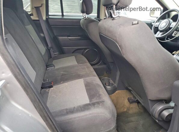 1C4NJDBB3GD778319 2016 JEEP COMPASS Серебряный Вид задних сидений