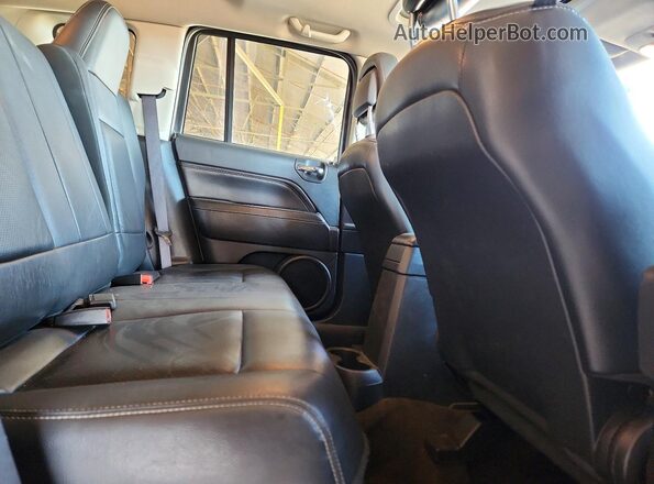 1C4NJDEBXGD764669 2016 JEEP COMPASS Серый Вид задней части салона