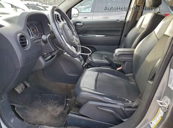 1C4NJDEBXHD107565 2017 JEEP COMPASS Серебряный Вид панели приборов