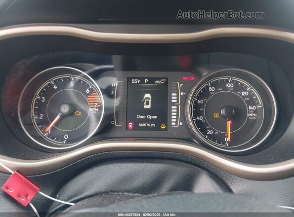 1C4PJLAB5HW623961 2017 JEEP CHEROKEE Gray Widok tylnych siedzeń