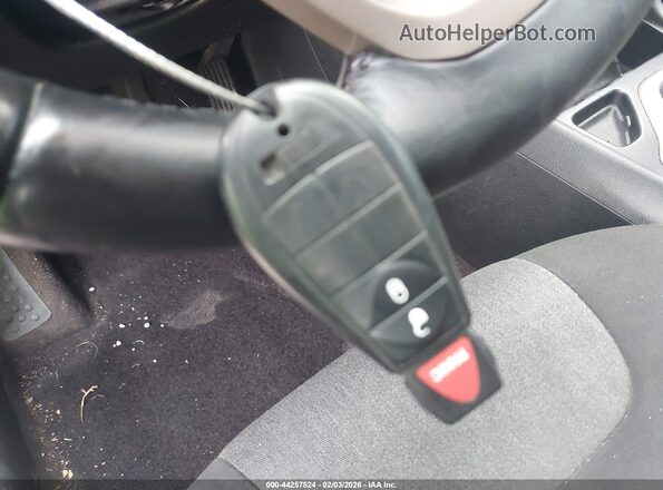 1C4PJLAB5HW623961 2017 JEEP CHEROKEE Gray Widok deski rozdzielczej