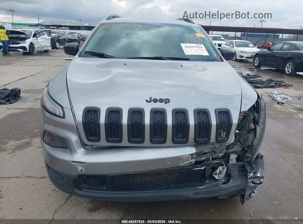 1C4PJLAB5HW623961 2017 JEEP CHEROKEE Gray Widok wnętrza z tyłu