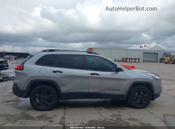 1C4PJLAB5HW623961 2017 JEEP CHEROKEE Gray Widok wnętrza 360 stopni