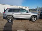 2019 Jeep Cherokee Latitude Fwd Silver vin: 1C4PJLCB9KD222302