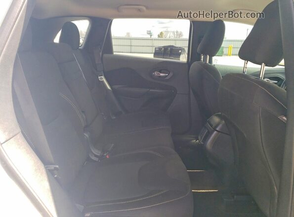 1C4PJLCS8GW233495 2016 JEEP CHEROKEE White Widok wnętrza z tyłu