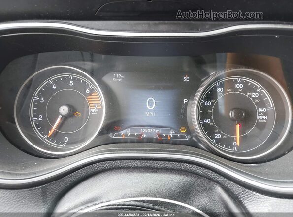 1C4PJLDB0KD403044 2019 JEEP CHEROKEE Серебряный Вид задних сидений