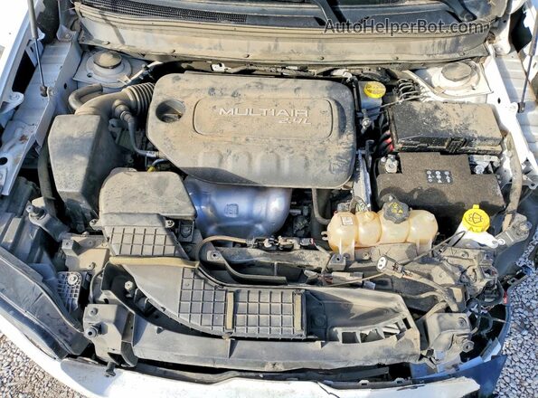 1C4PJLDB4KD195931 2019 JEEP CHEROKEE White Vista interior trasera